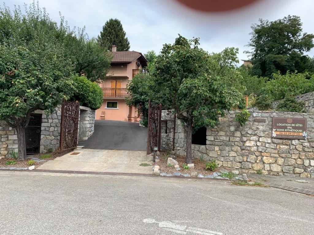 Appartement Privatif avec Spa: Relaxation près du Lac du Bourget Voglans Exterior photo