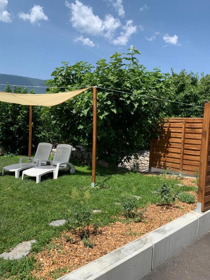 Appartement Privatif avec Spa: Relaxation près du Lac du Bourget Voglans Exterior photo